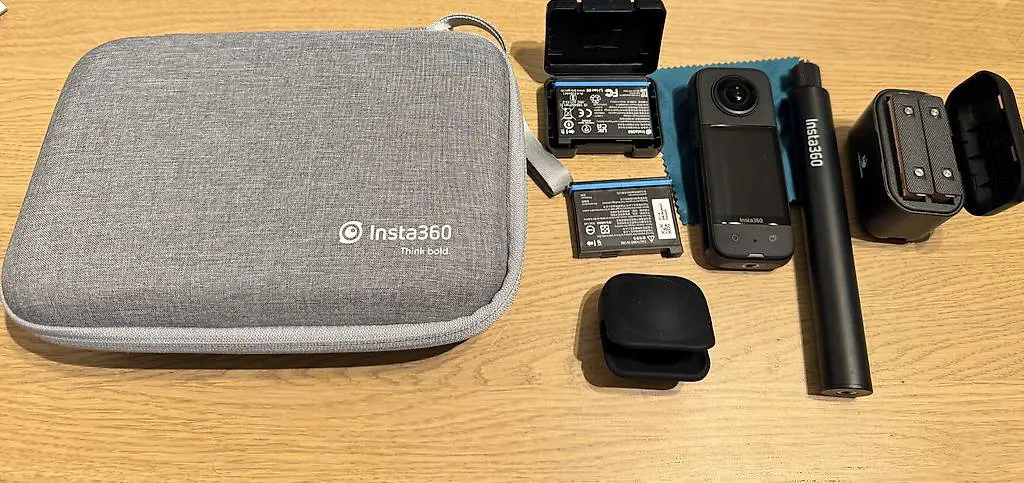 Insta 360 X3, Bundle mit Zubehör, Original Verpackung