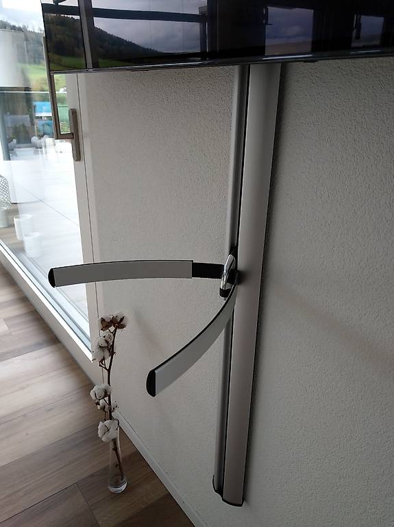 Vogels Kabelkanal und Gerätehalter