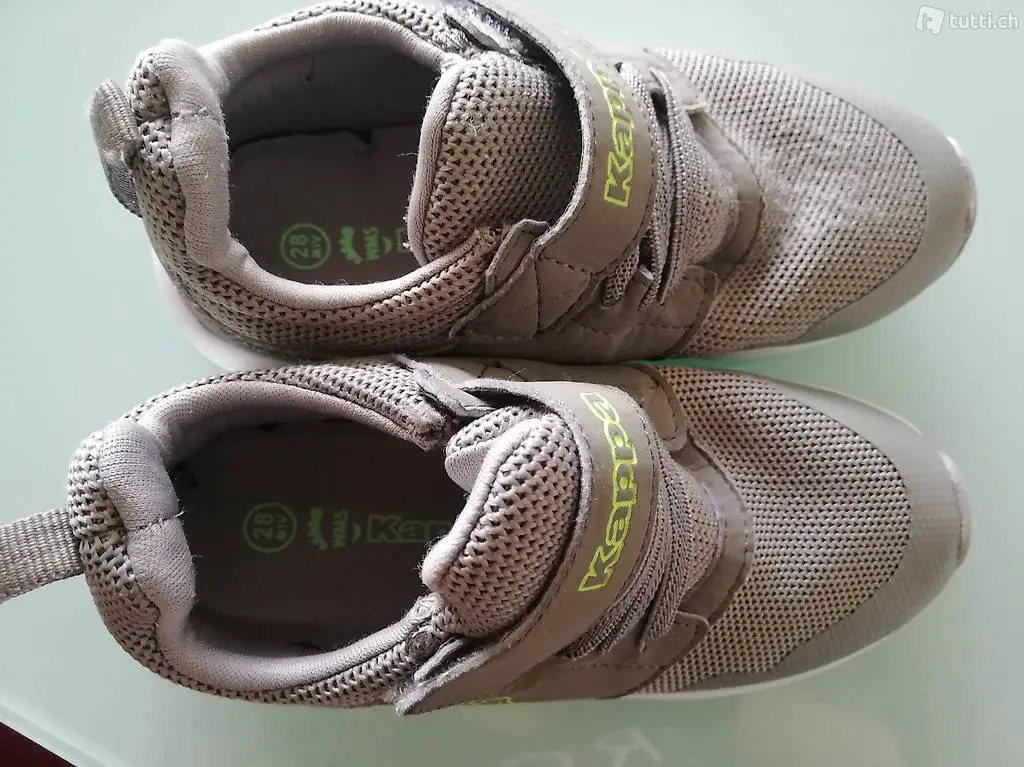 Turnschuhe/Sportschuhe in Gr. 28