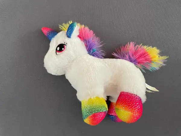 Plüschtier / Kuscheltier: neuwertiges süsses Einhorn farbig