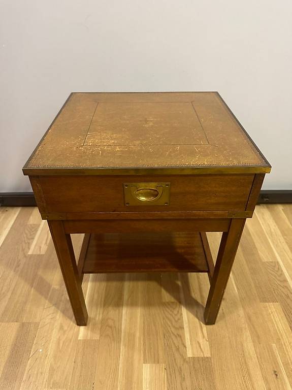 Vintage Englischer Beistelltisch von Reprodux mit hellem Led