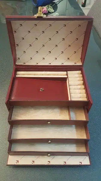 Schmuckkoffer / Kosmetikkoffer / Uhrenkoffer Amiet aus Leder