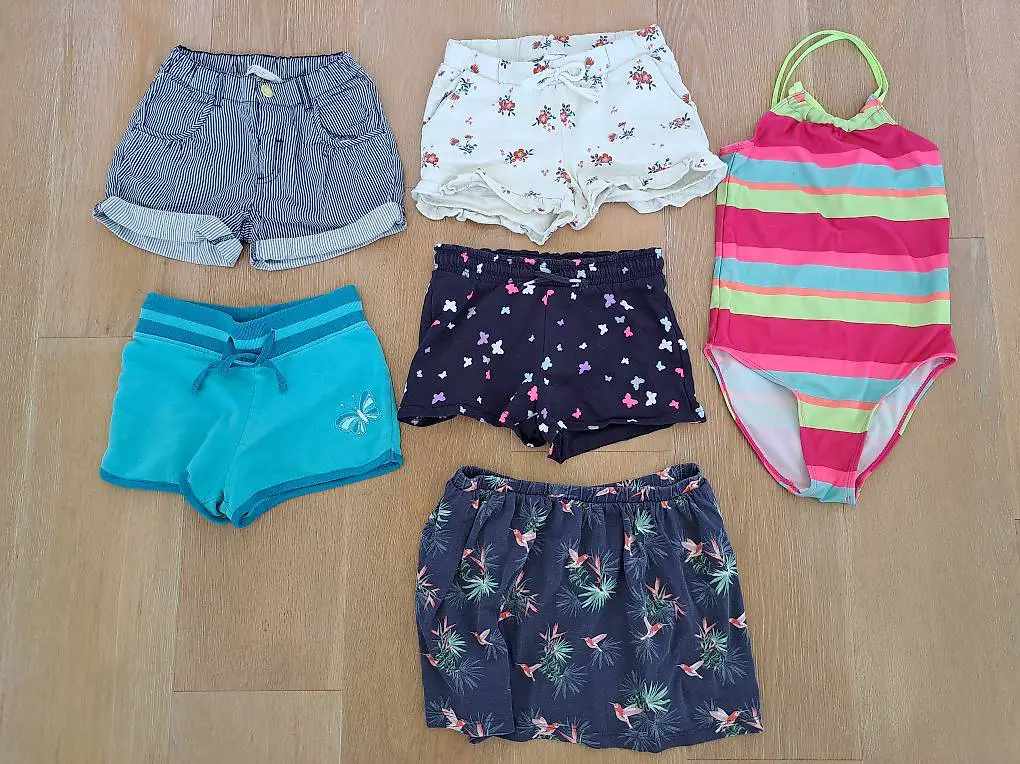 kurze Hosen / Badekleid Gr. 122 - 128