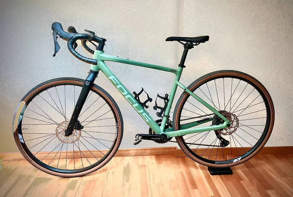 Gravel Bike Focus Atlas 6.8 zu verkaufen