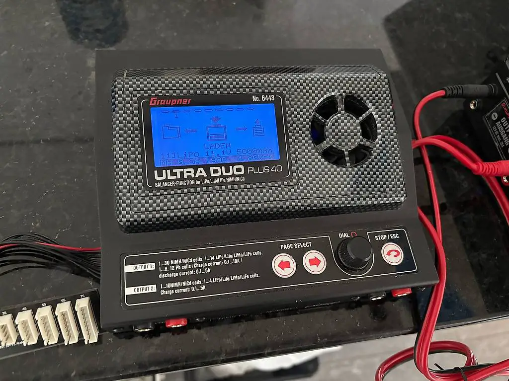Graupner Ultra Duo Plus 40 Ladegerät + 230V Netzteil