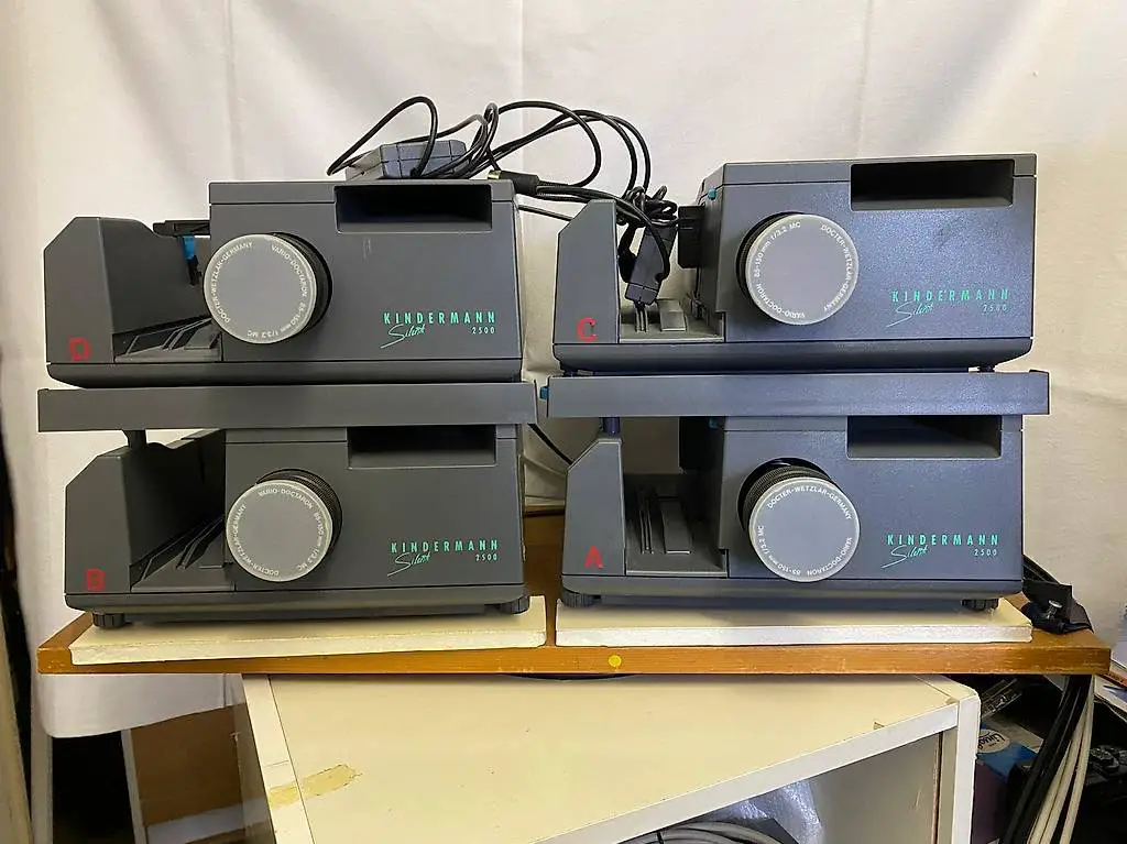 Diaprojekoren mit Zubehör