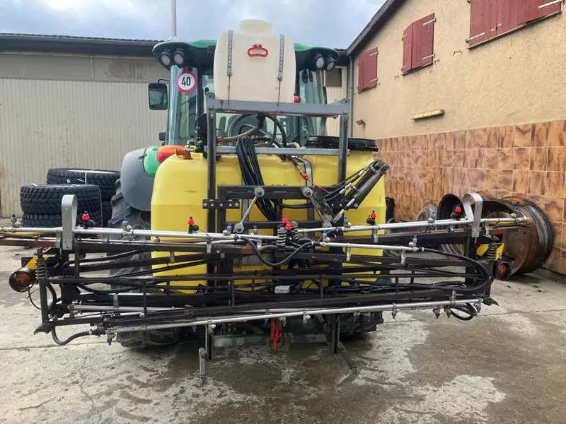 Spritze 15m 600L mit Innenreinigung