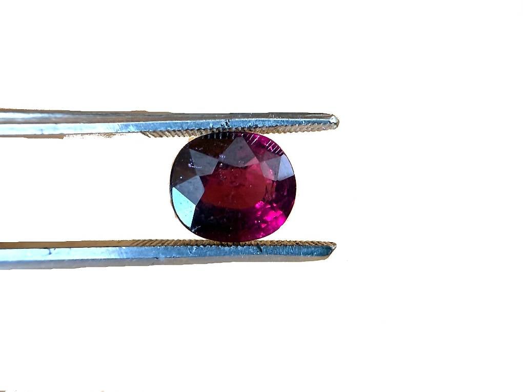 Rhodolit Granat mit 3.10ct. in purplish red unbehandelt