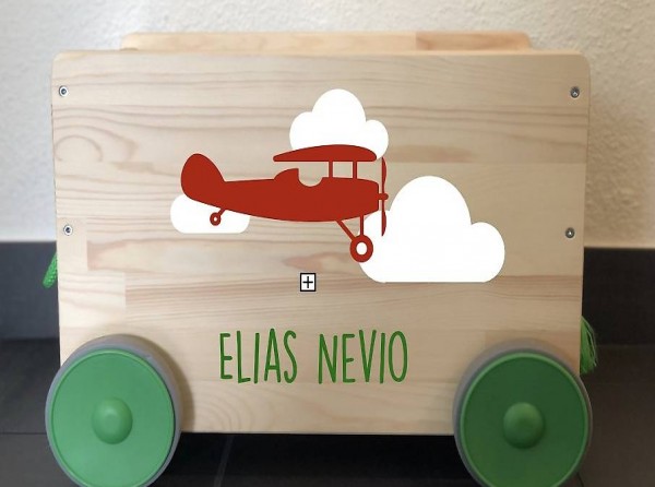 Geschenk zur Geburt / Geburtstag, Spielzeugkiste auf Rollen