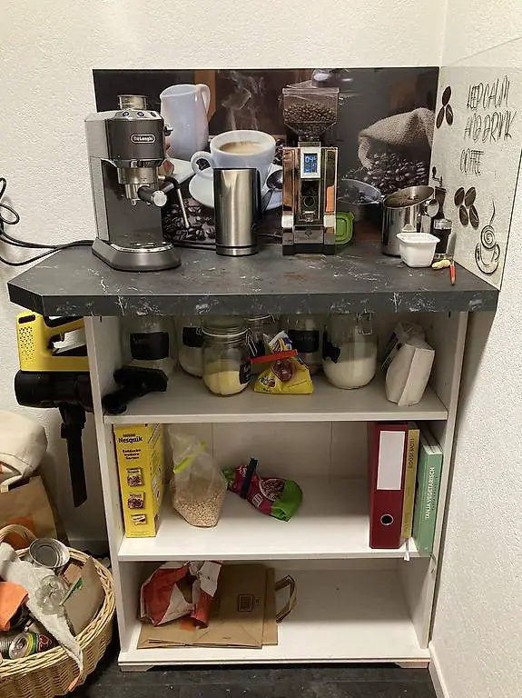 Kaffeemöbel selbstgebaut, ohne Inhalt