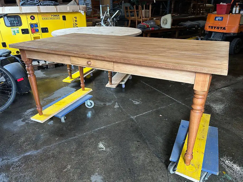 Biedermeier Tisch Tanne, gedrechselte Beine 180 x 90 cm