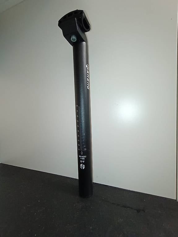 Sattelstütze Durchmesser 31.6 mm / Länge: 32.5 cm