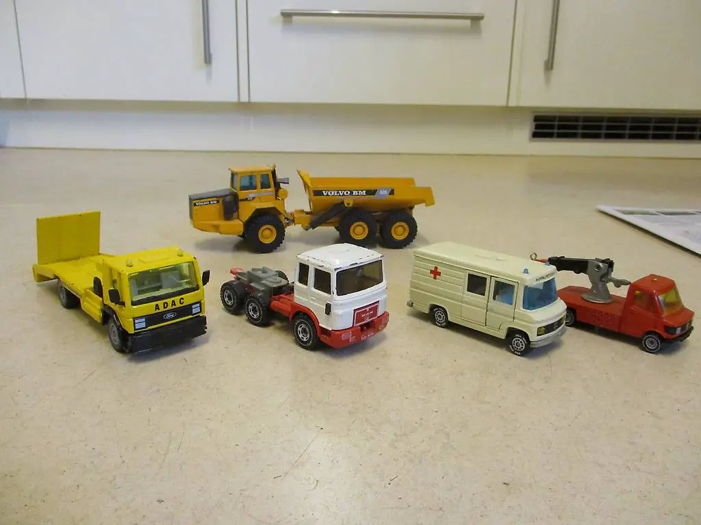 Siku Mercedes Ambulanz MAN / JOAL Volvo BM A35 1:50 TOP