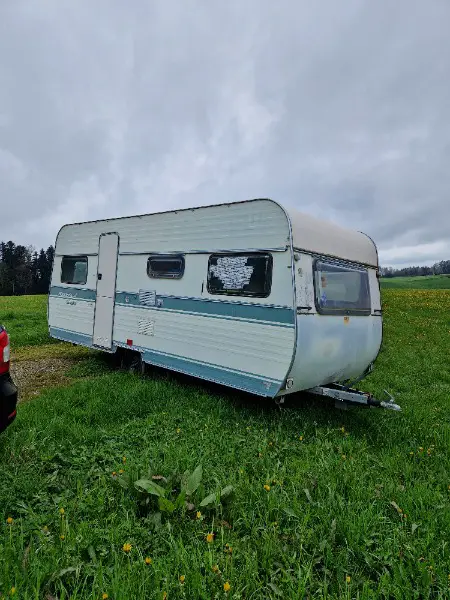 Wohnwagen Stall Hühner