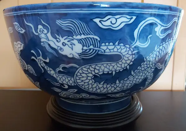 Schwere Schüssel, Drache, Bodenmarke im Stil Kaiser Jiajing