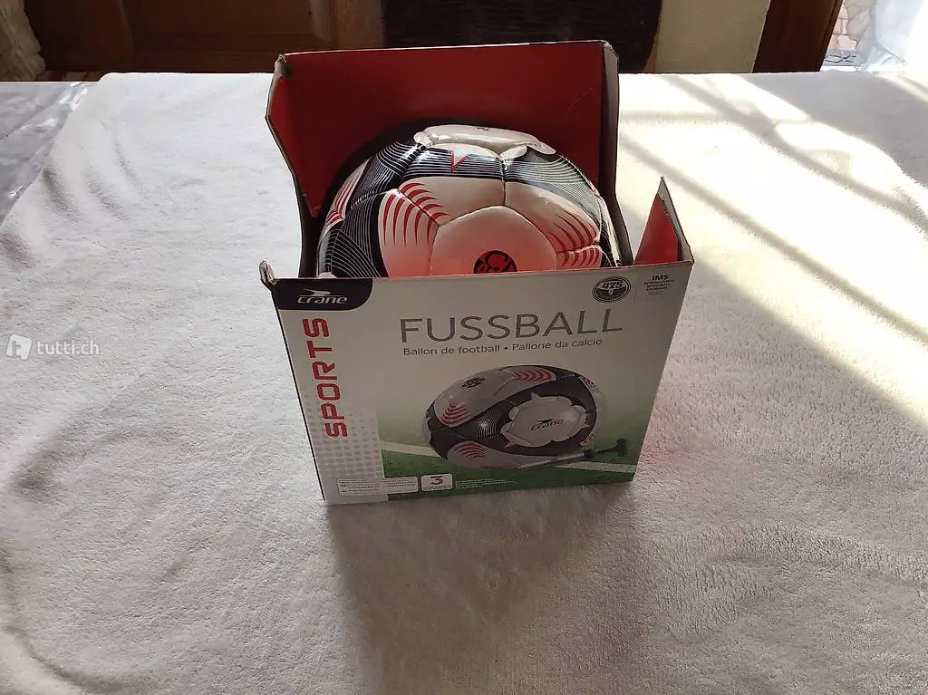 Crane Fussball mit Ballpumpe neu 25 Franken
