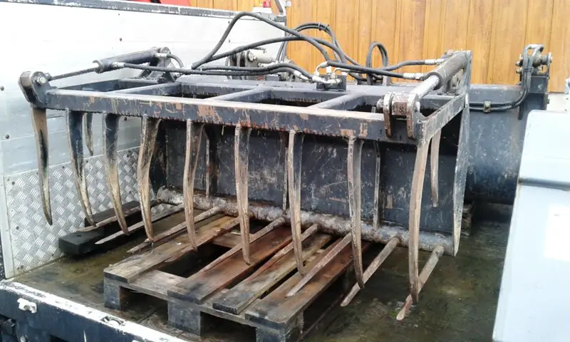 Krokozange Mistzange Krokodil Kramer Schäffer Greifer Teleskoplader Hoflader Radlader