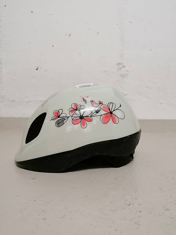 Kindervelohelm mit Blumenmotiv zu verkaufen