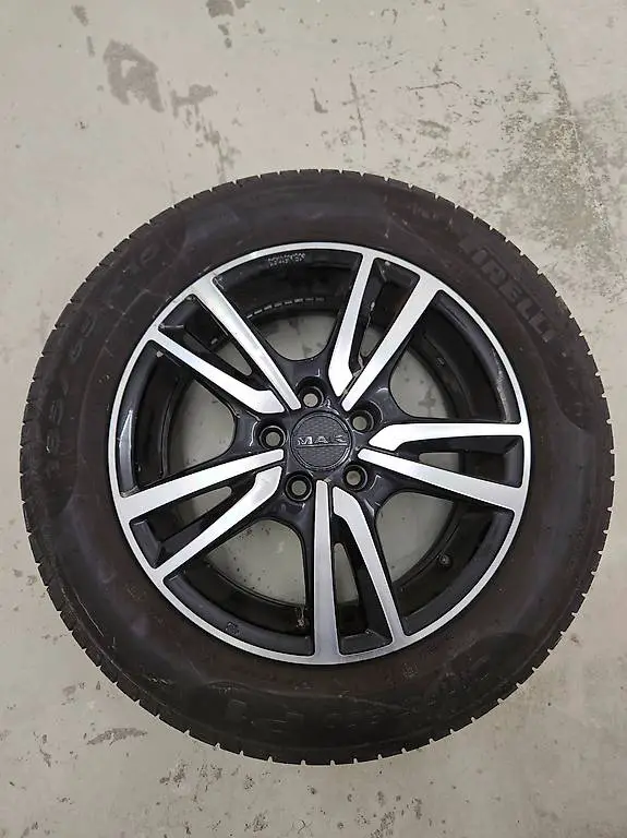 Pirelli Reifen 185/65/R15 - für z.B. VW Polo