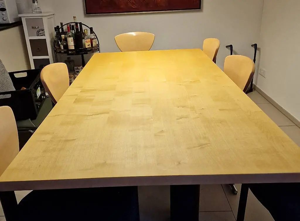 Ahorn Esstisch mit sechs Stühlen