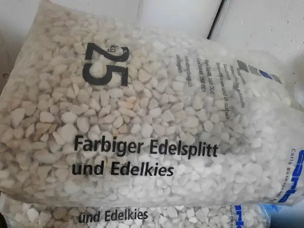 Farbiger Edelsplit (Restbestand) abzugeben