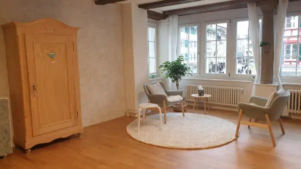 schöner, heller, zentraler Praxisraum zur Untermiete