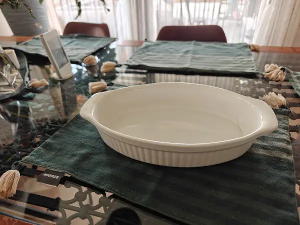 Auflaufform und Teller