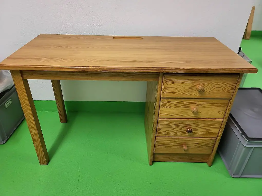 Schreibtisch