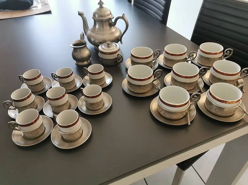 Kaffeeservice mit Zinnunterteil