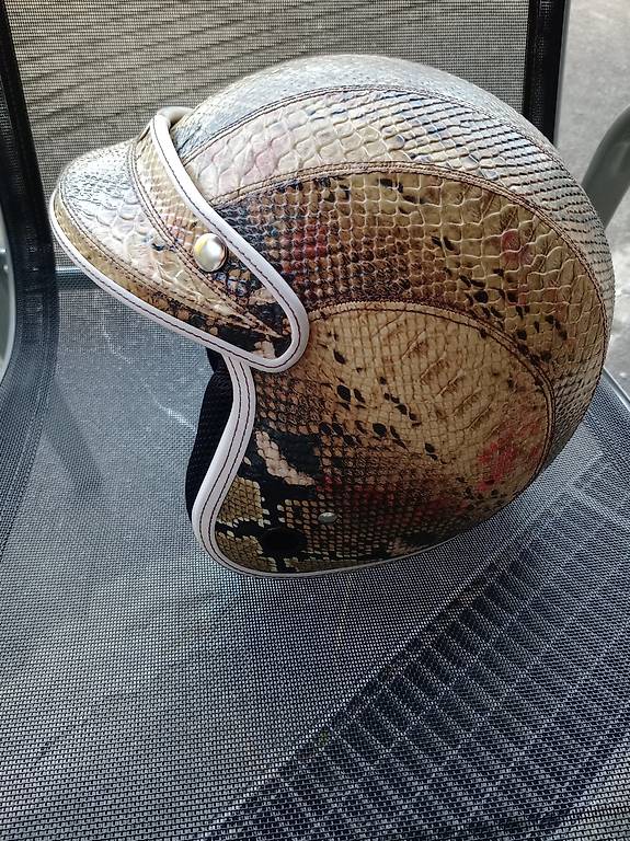 Motorrad Helm Schlangenleder Motiv