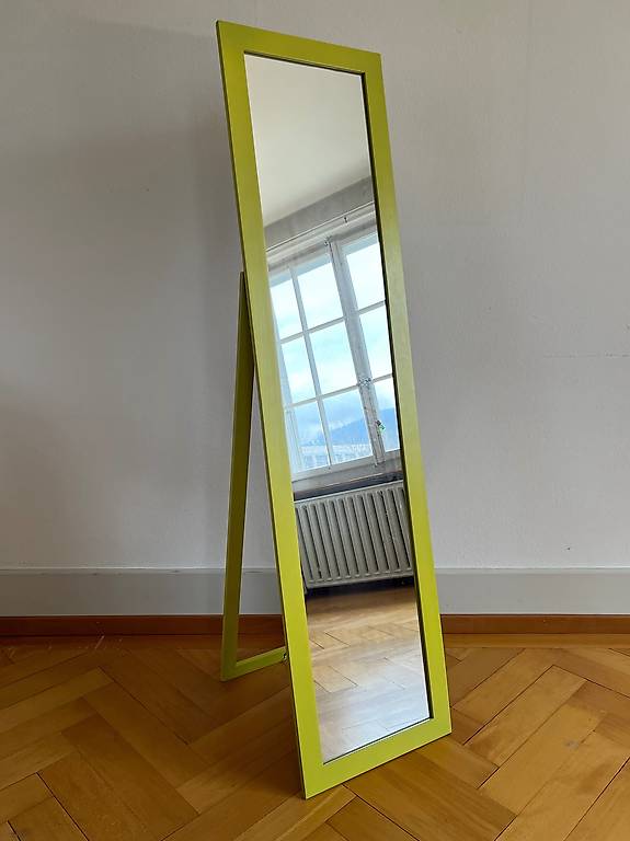 Standspiegel Limettengrün Holzrahmen - Frühlingsfrische