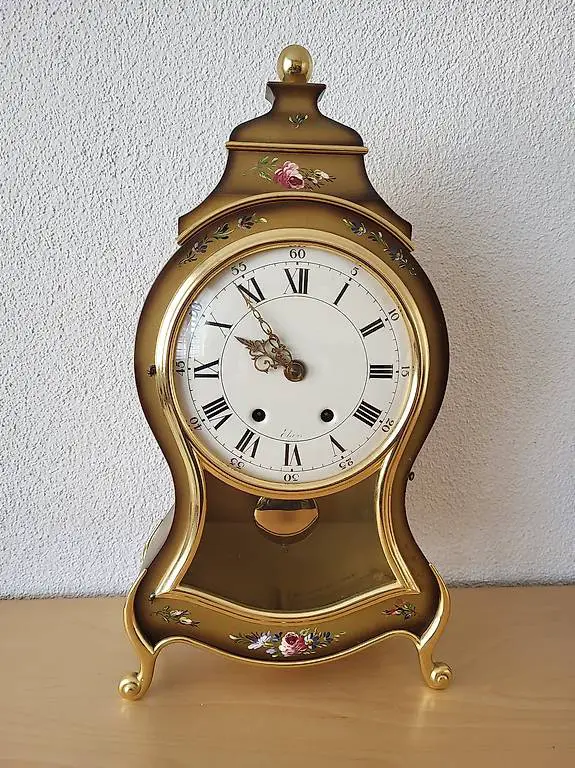 Neuenburger Stil-Pendule ELUXA