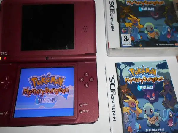  Nintendo DSi XL mit Pokemon Mystery Dungeon Team Blau