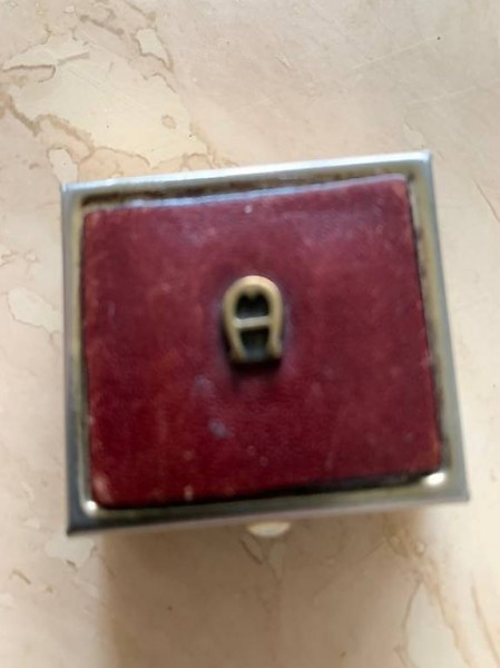 PILLENDOSE ETIENNE AIGNER