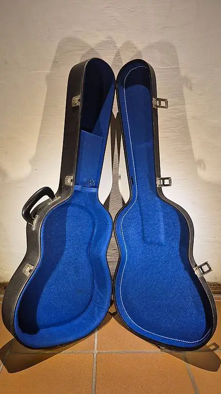 Koffer für klassische Gitarren (arched) (G566)