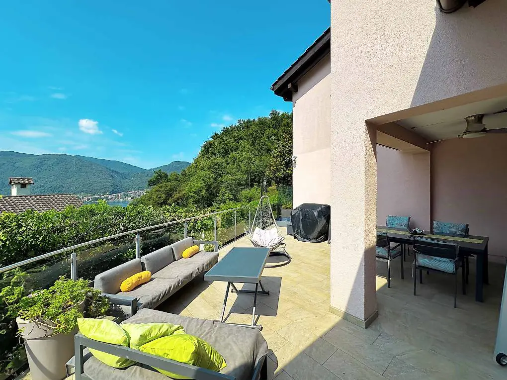 Villa singola con vista lago a Figino