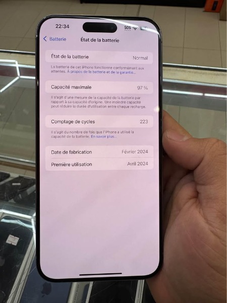 iPhone 15 pro max tout neuf avec accessoires disponible
