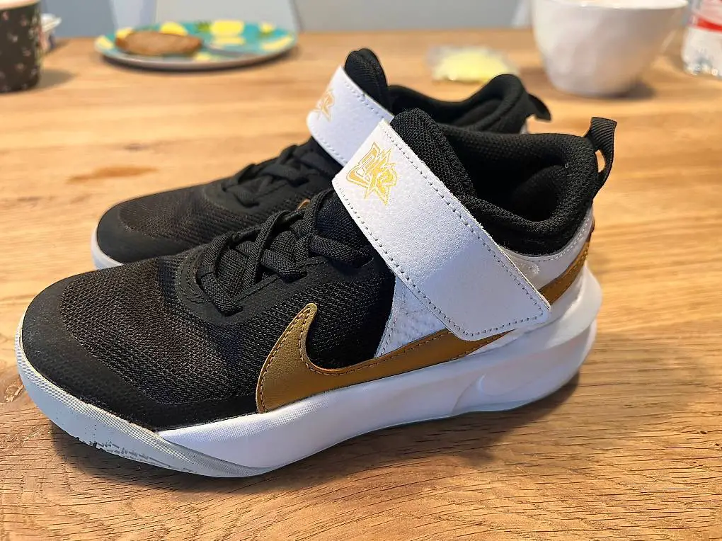 Kinder Nike Basketballschuhe Gr. 31.5