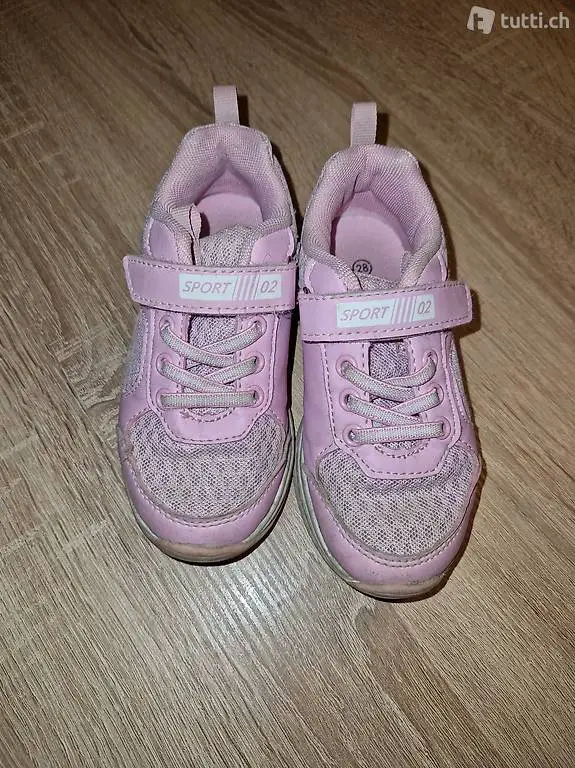 Turnschuhe Gr. 28