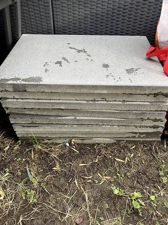 8 Bodenplatten (1.- pro Stück)