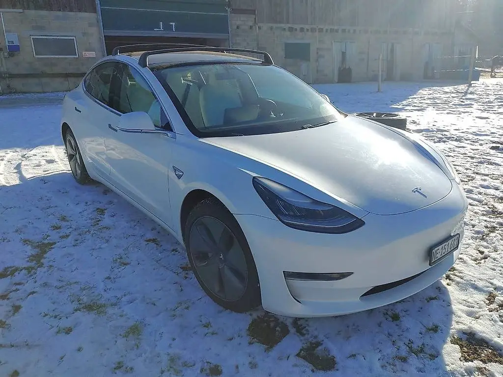 TESLA Model 3 Performance D