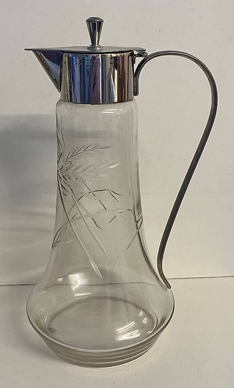 karaffe mit metall hals