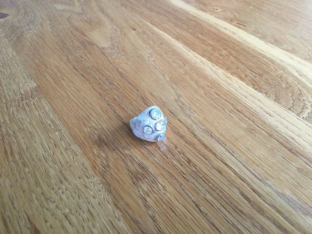 Fingerring mit 5 Steinen