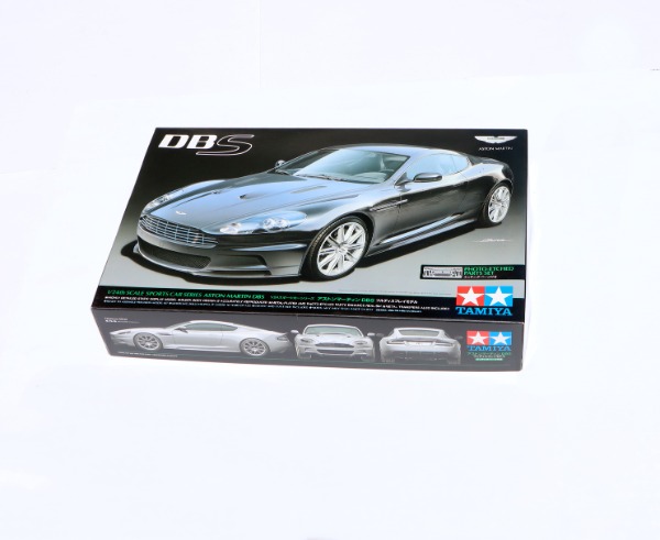 Aston Martin DBS 2006 Strassenversion 1:24 von Tamiya