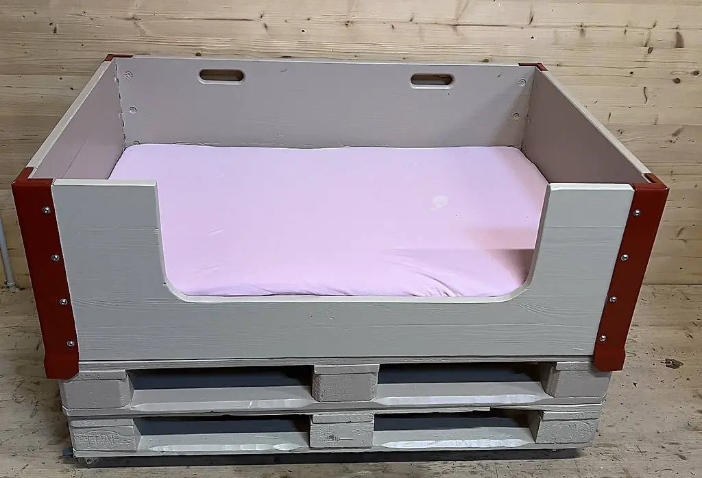 Selbstgebautes Beistellbett