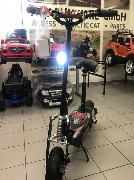  Elektro-Trotti 500W 36V, mit Licht, 20km/h blau, mit Strasse