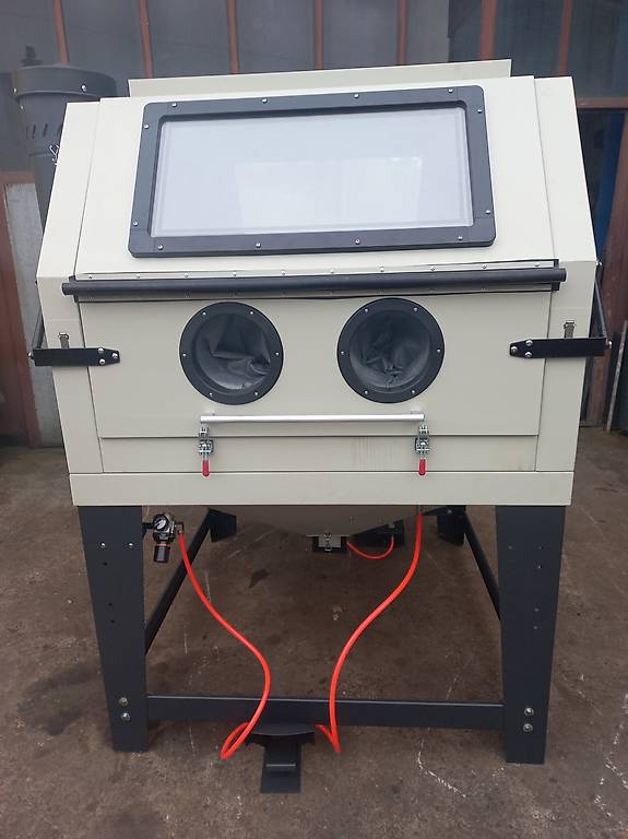 grosse Sandstrahlkabine 1200L Volumen 2 Türen + 2 Pistolen