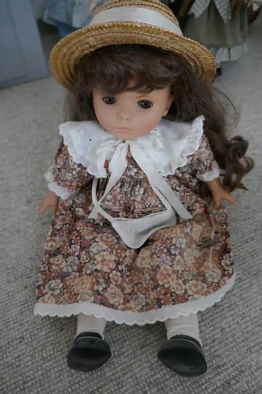 Diverse Puppen klein und gross