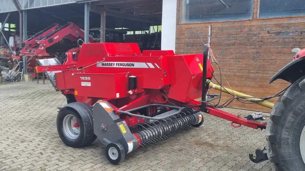 Kleinballenpresse Massey Ferguson