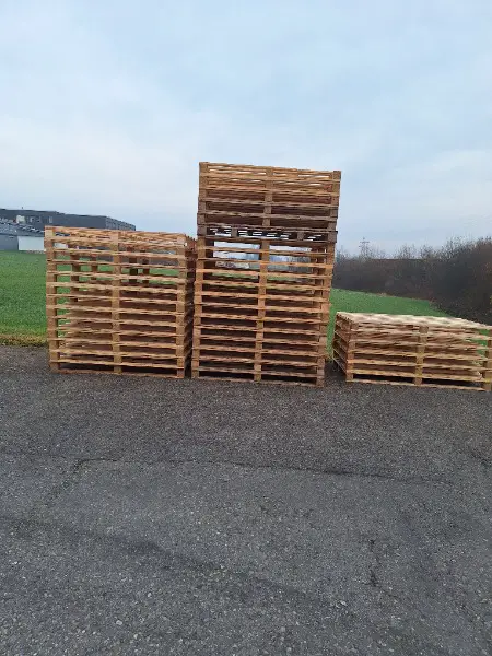 Lange und Breite Holzpaletten
